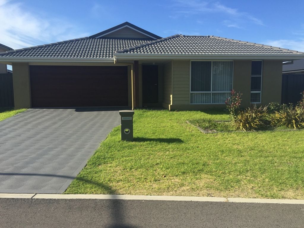 4 bedrooms House in 6 Providence Avenue FERN BAY NSW, 2295