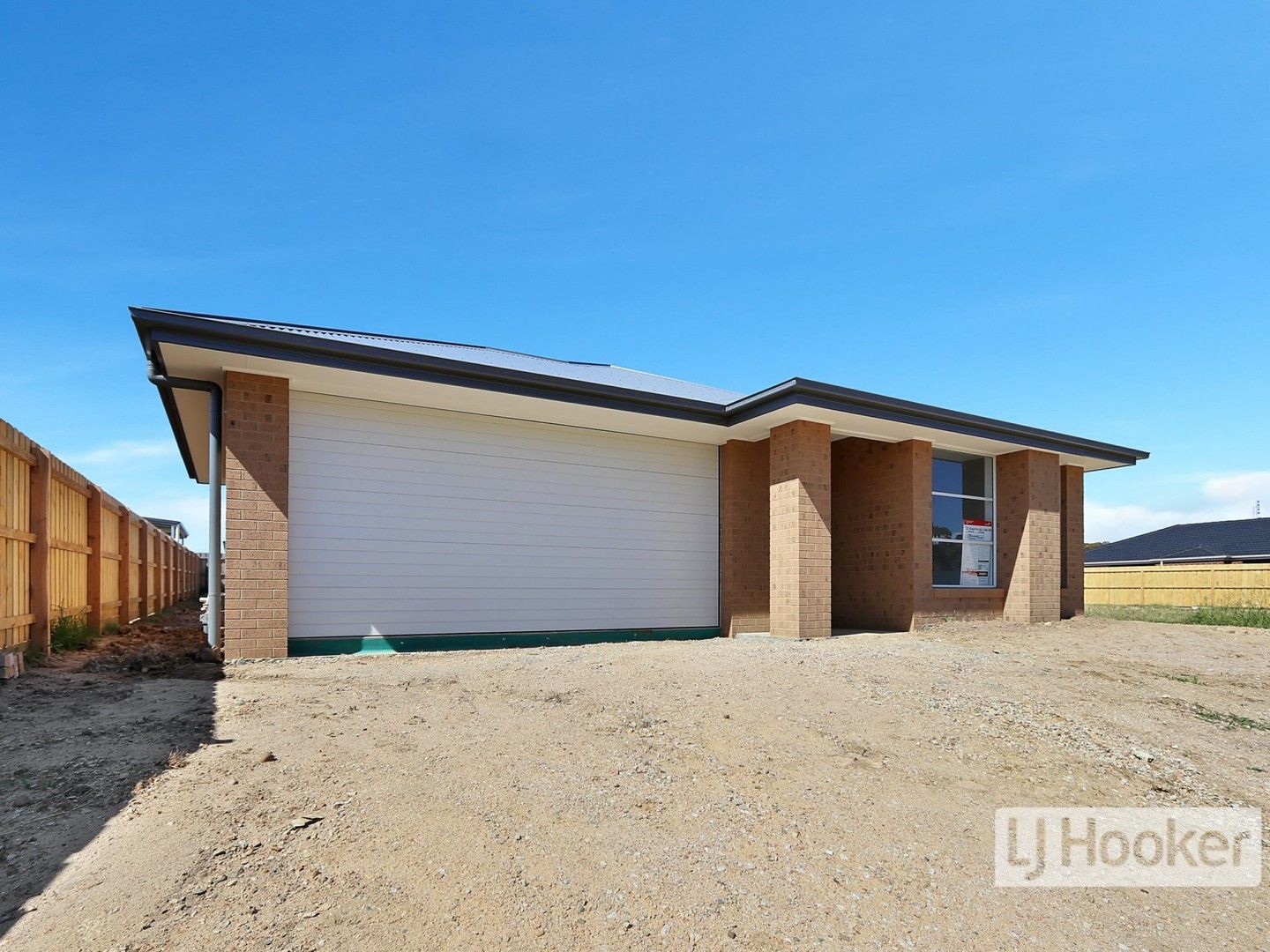4 bedrooms House in 22 Houghton Crescent EAGLE POINT VIC, 3878