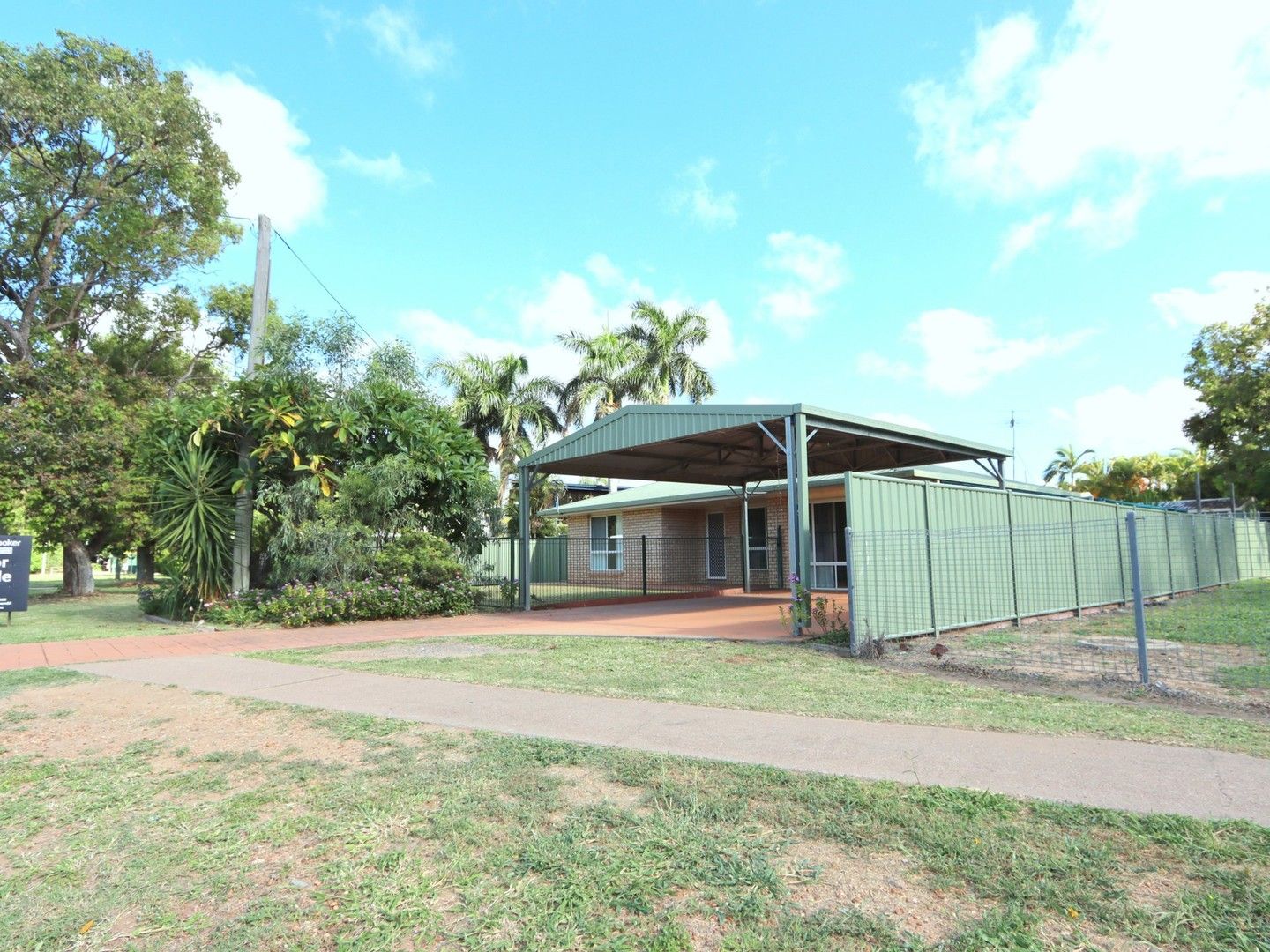 4 bedrooms House in 10 Gray Street EMERALD QLD, 4720