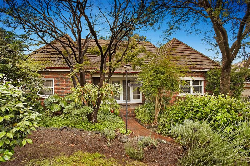 2 Hillsyde Parade, STRATHMORE VIC 3041, Image 0