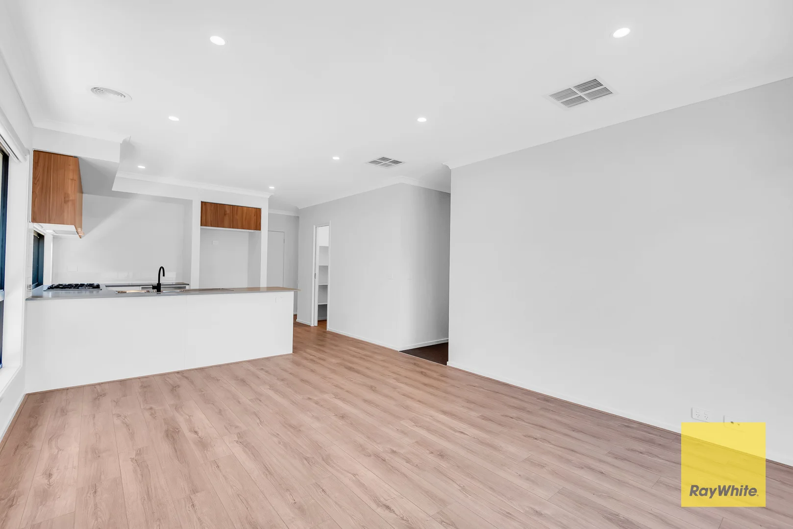 Additional image 10 of 109 MEDALLION BOULEVARD, Tarneit VIC 3029