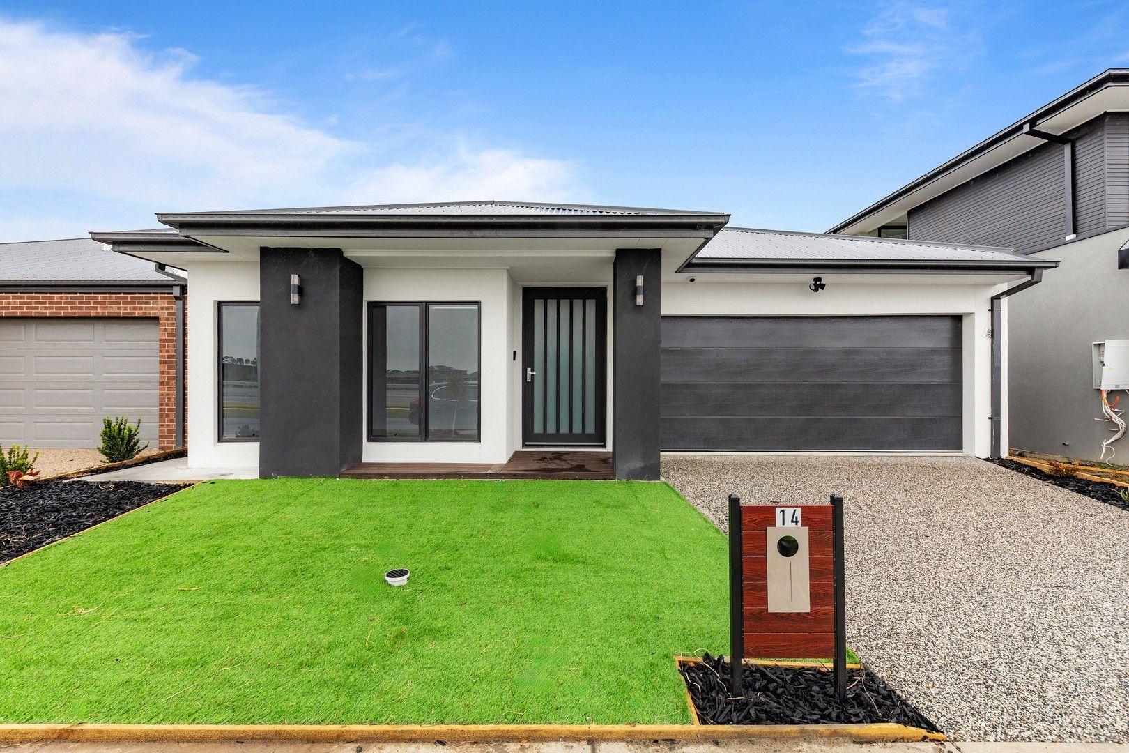 4 bedrooms House in 14 Poppins Loop OFFICER VIC, 3809