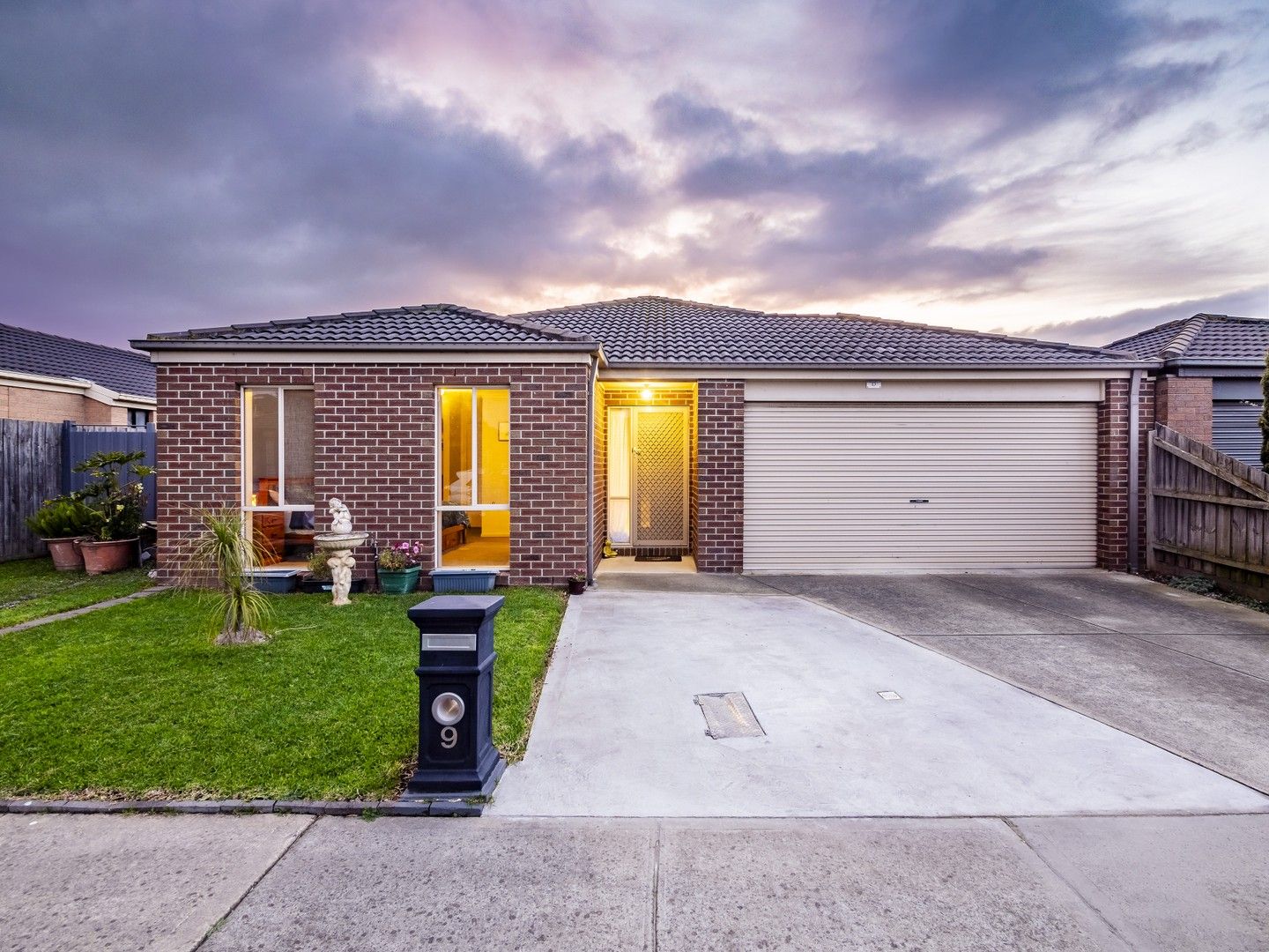 9 Karwarren Way, Cranbourne West VIC 3977, Image 0