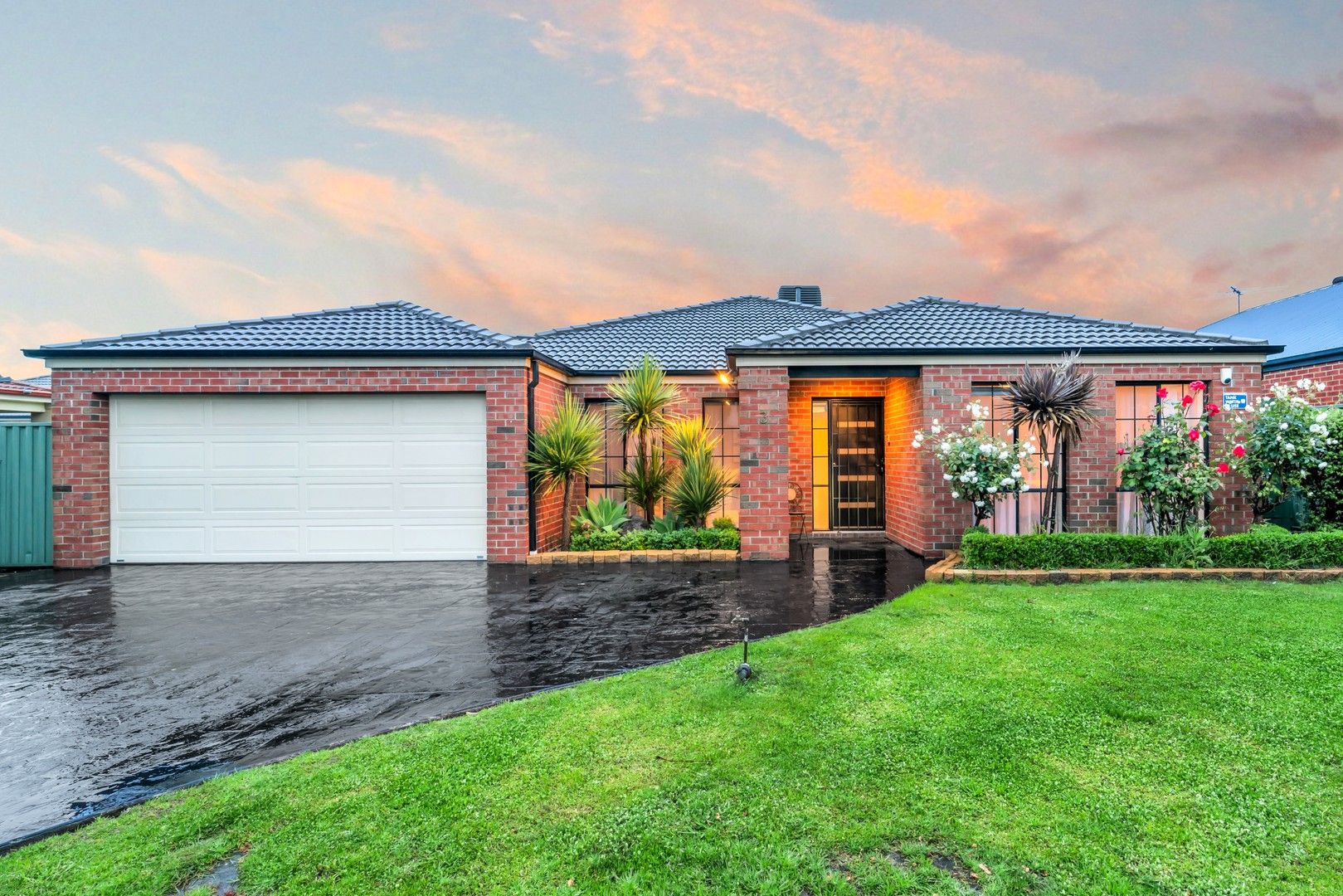 4 bedrooms House in 3 Kooyong Way CRAIGIEBURN VIC, 3064