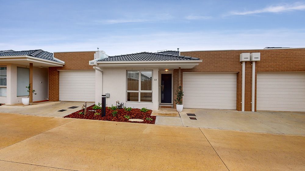 2 bedrooms Apartment / Unit / Flat in 33/6-16 Anderson Road SUNBURY VIC, 3429