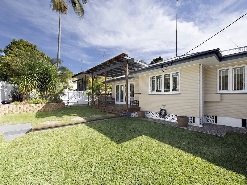 3 bedrooms House in 28 Heilbromm Street STAFFORD HEIGHTS QLD, 4053