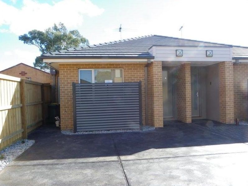 2 bedrooms House in 3/11a Kitchener Road PASCOE VALE VIC, 3044