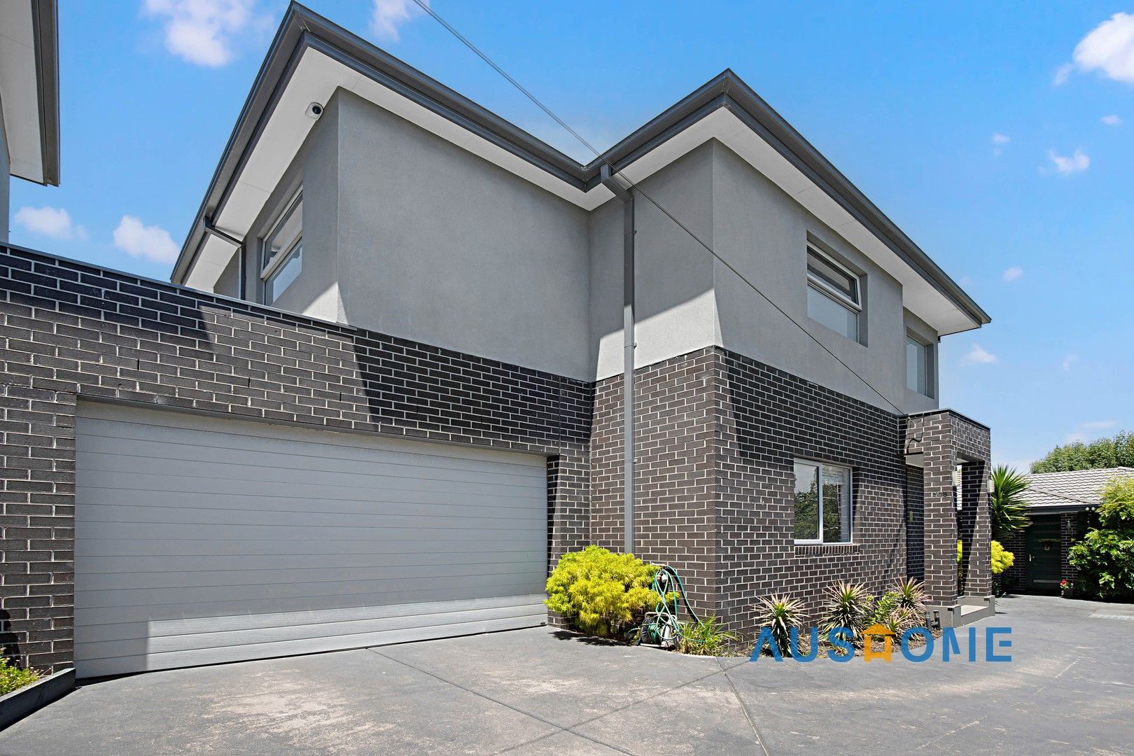 4 bedrooms Townhouse in 1/7B Tatong Road BRIGHTON EAST VIC, 3187
