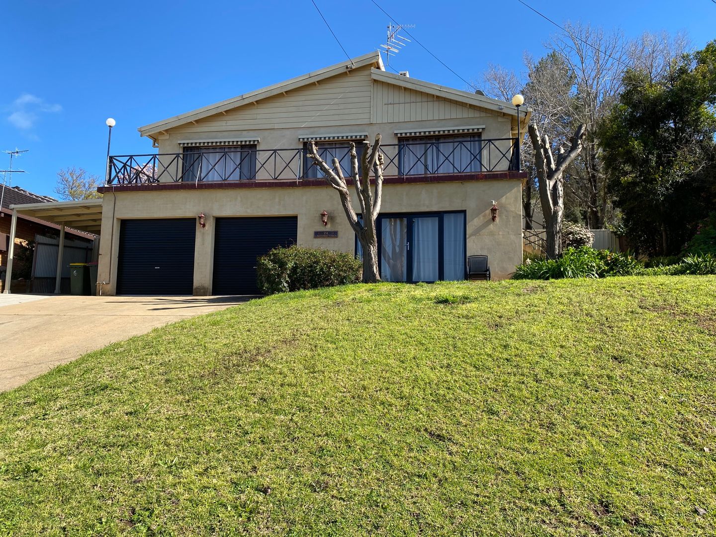 24 Lawford Crescent Griffith Nsw 2680 House For Rent 530 Domain
