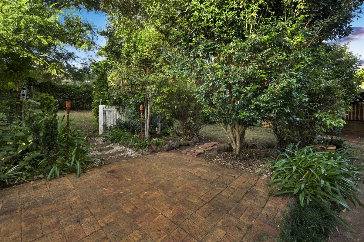 27 Geoffrey Street, Mount Lofty QLD 4350, Image 2