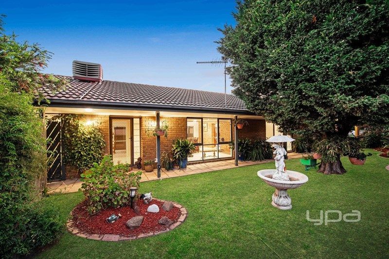 5 bedrooms House in 2 Padstowe Court CRAIGIEBURN VIC, 3064