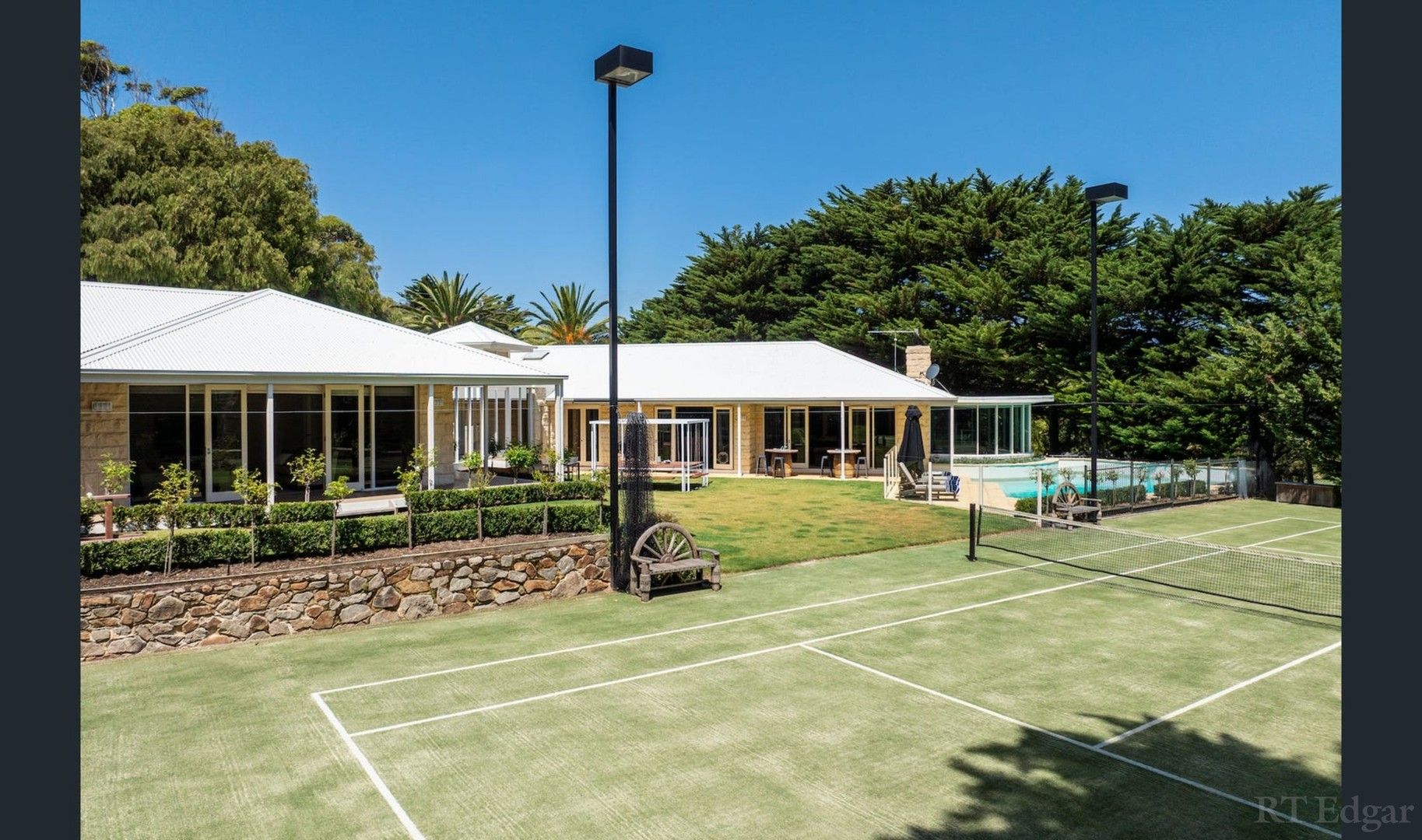 6 bedrooms House in 92 Campbells Road PORTSEA VIC, 3944