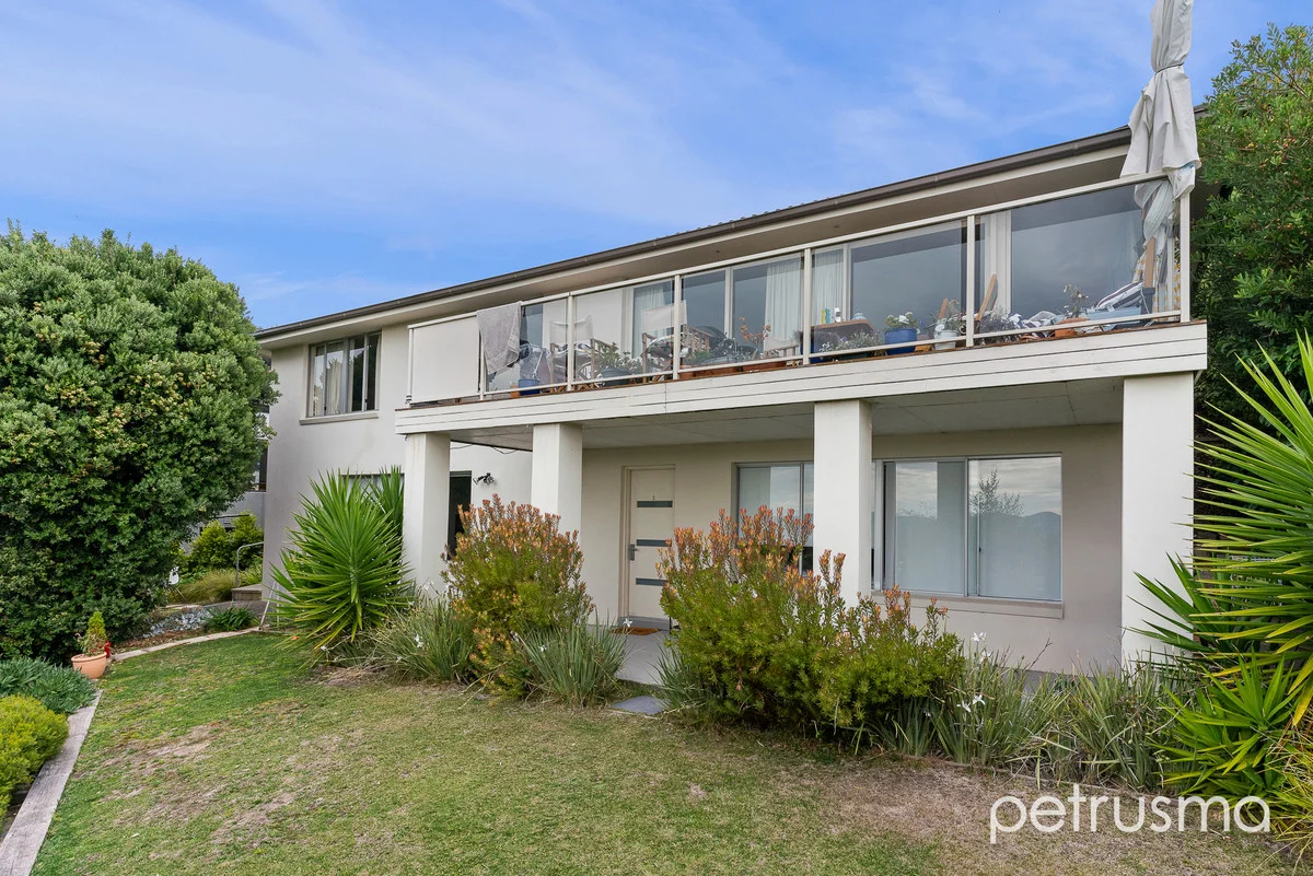 2/323 Churchill Avenue, Sandy Bay TAS 7005