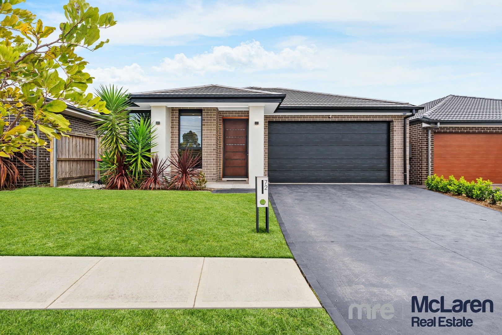 5 bedrooms House in 72 Silvester Way GLEDSWOOD HILLS NSW, 2557