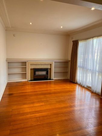 3 bedrooms House in 11 Kitchener St BOX HILL SOUTH VIC, 3128
