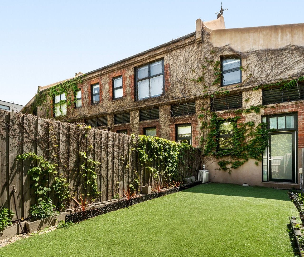 2 bedrooms Townhouse in 16B Stables Lane SOUTH YARRA VIC, 3141
