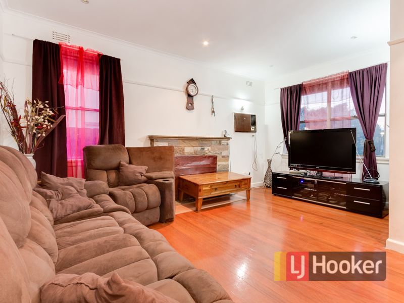 19 Photinia Street, DOVETON VIC 3177, Image 2