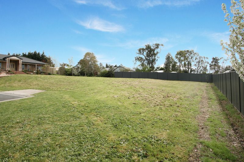 6 Bellbird Place, WANDIN NORTH VIC 3139, Image 0