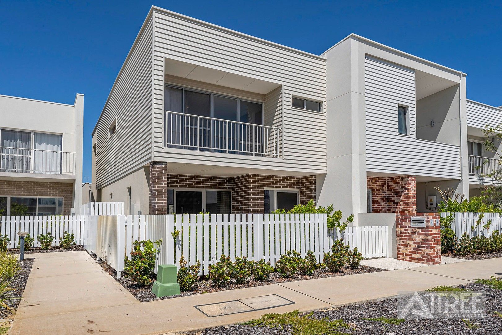 3 bedrooms House in 8 Catseye Walk TREEBY WA, 6164