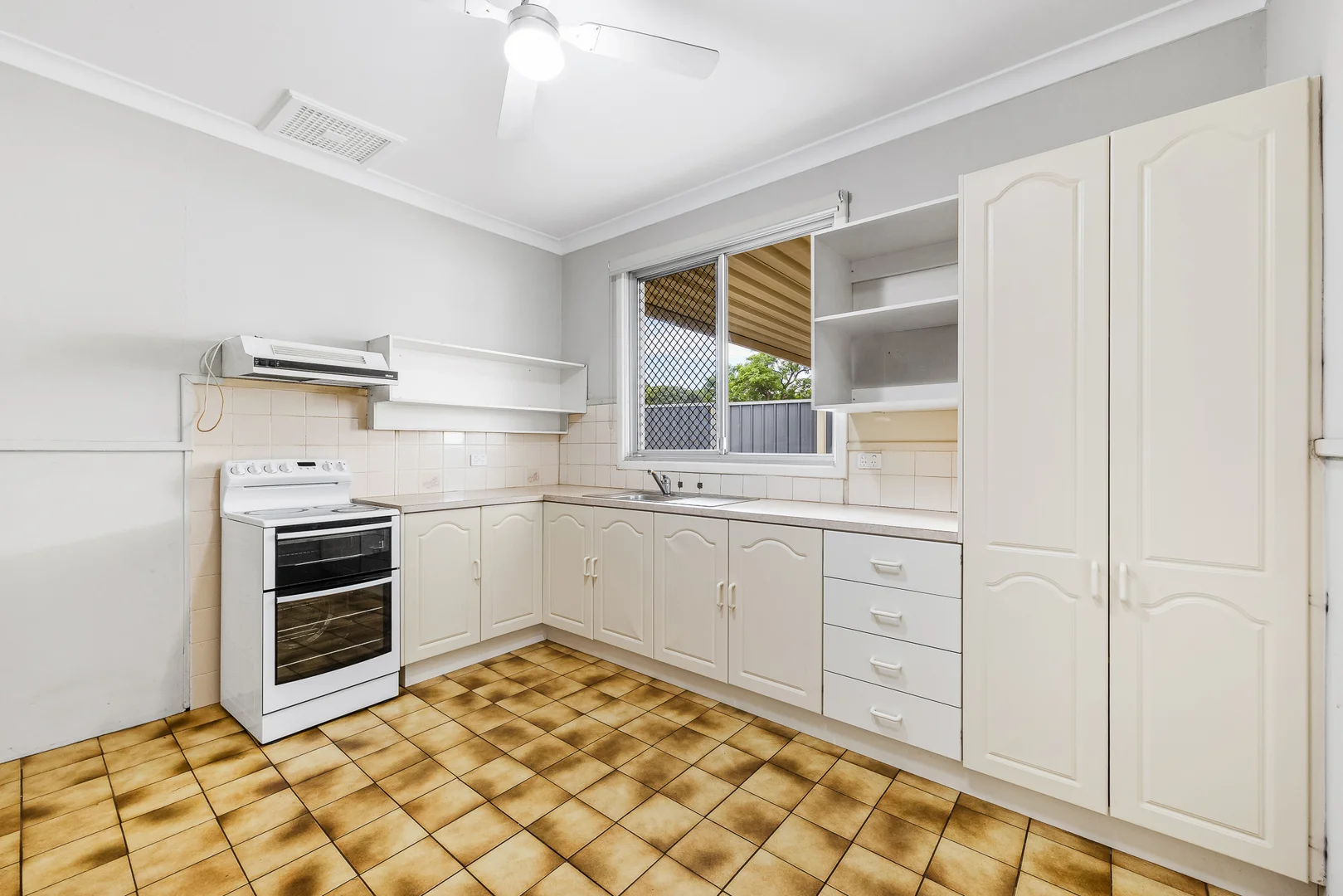 Additional image 20 of 203 Gabriel Street, Cloverdale WA 6105