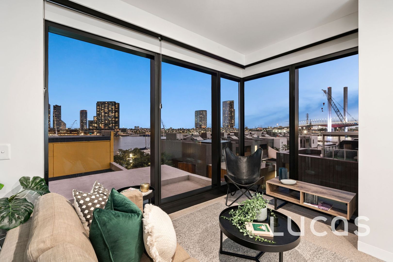 403/8 Pearl River Road, Docklands VIC 3008, Image 2