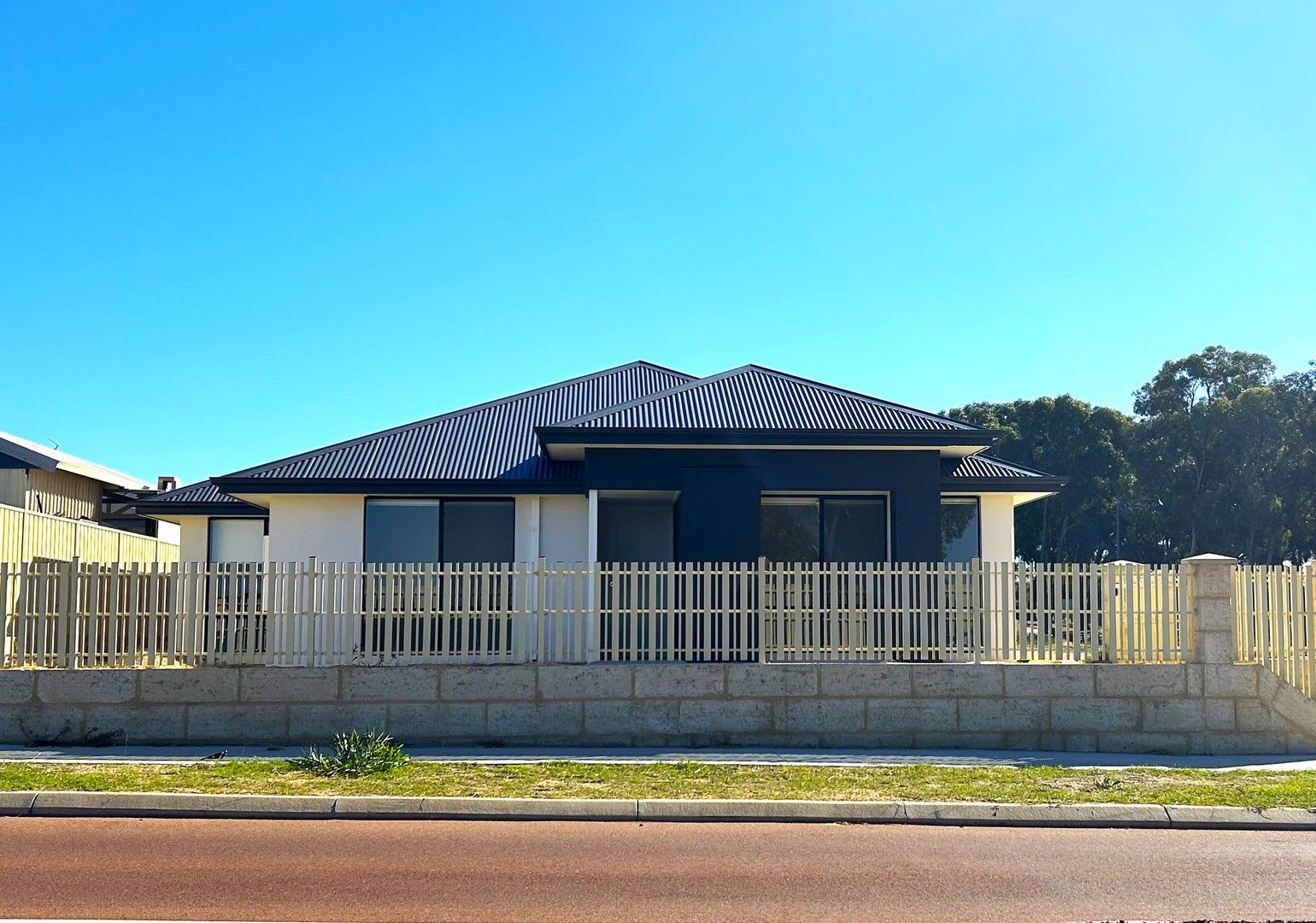 4 bedrooms House in 145 Eleanore Drive MADORA BAY WA, 6210