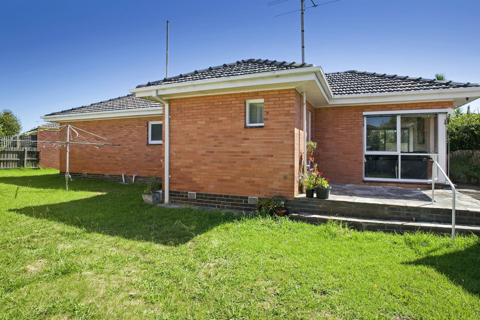 15 Parton Court, Carnegie VIC 3163, Image 2