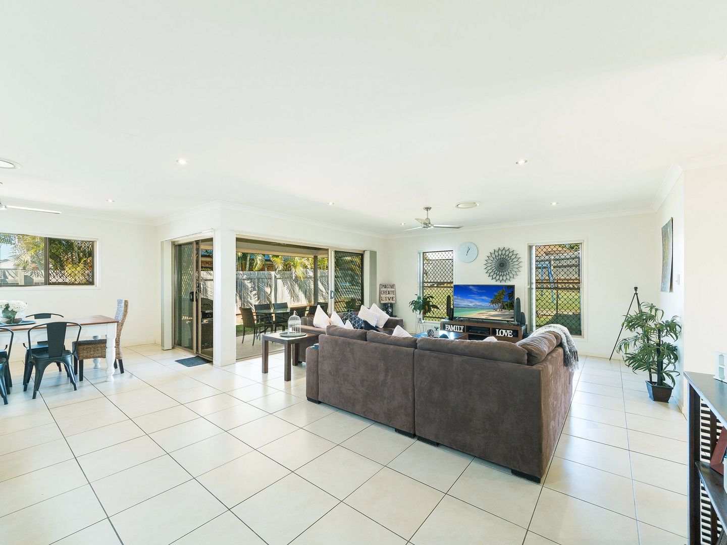 5 Silverbirch Court, Upper Caboolture QLD 4510, Image 2