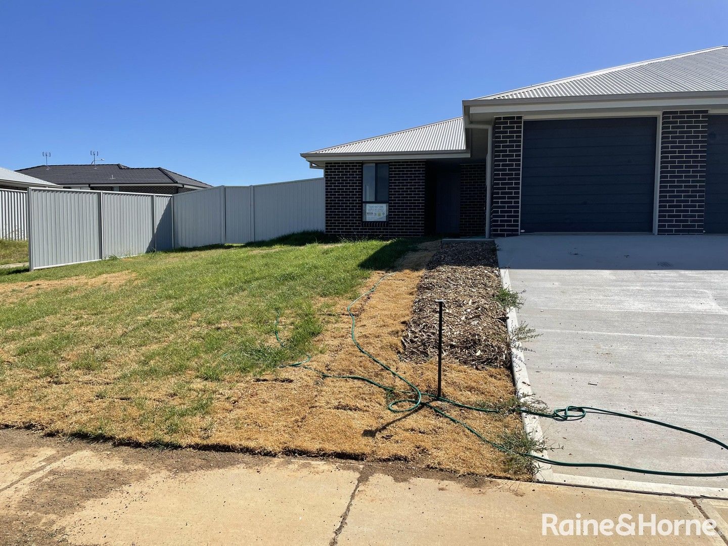 2 bedrooms House in 2/14 Palomino Place TAMWORTH NSW, 2340