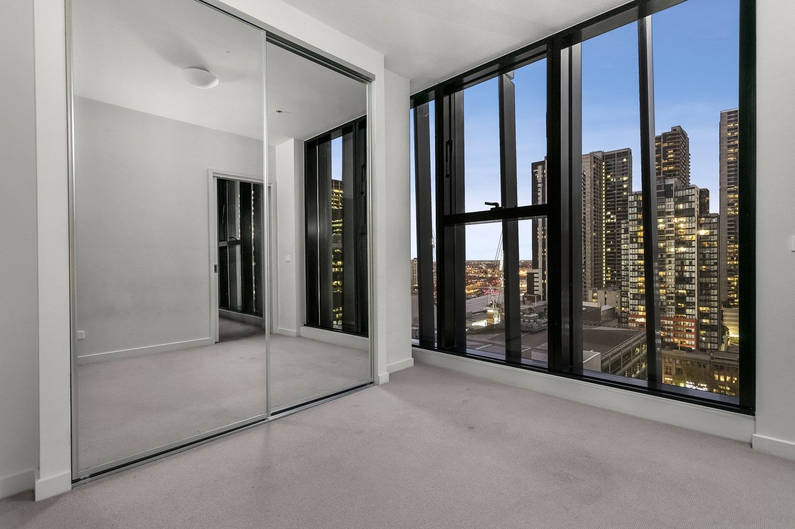 1807/568 Collins Street, Melbourne VIC 3000, Image 2