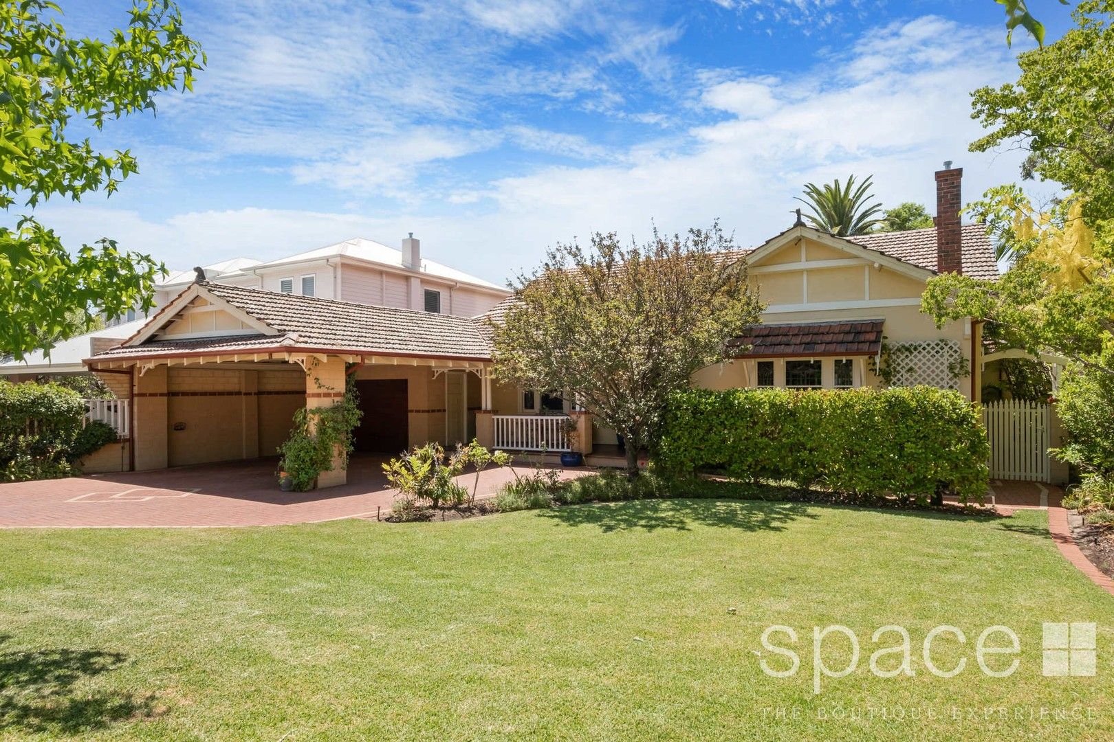 5 bedrooms House in 4 Archdeacon Street NEDLANDS WA, 6009