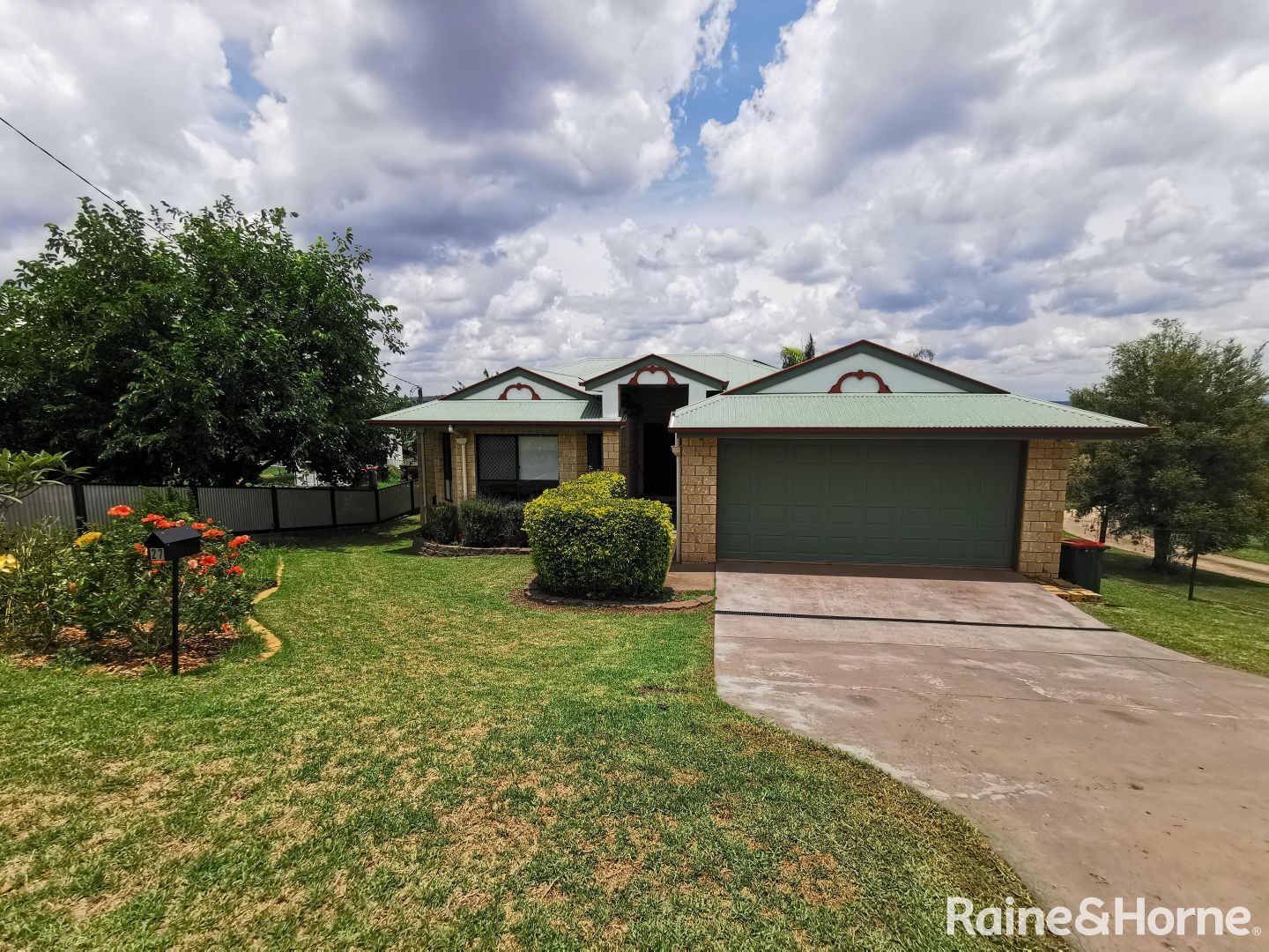 27 Adermann Drive, Kingaroy QLD 4610