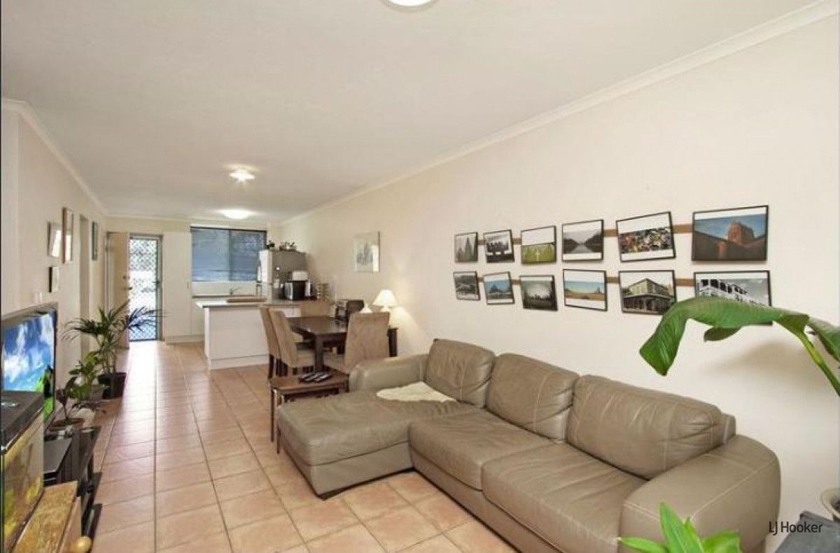 2 bedrooms Apartment / Unit / Flat in 2/983 Gold Coast Highway PALM BEACH QLD, 4221