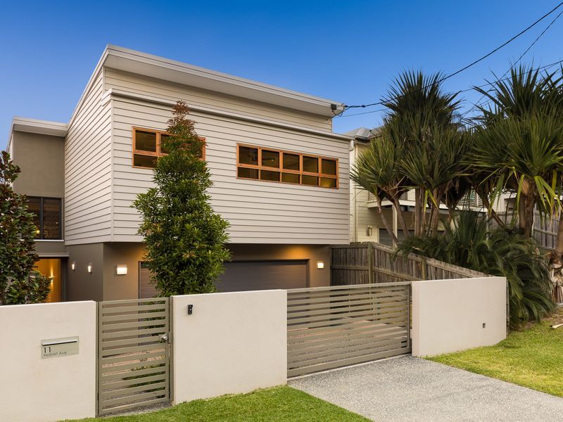 5 bedrooms House in 11 Hobart Avenue CAMP HILL QLD, 4152