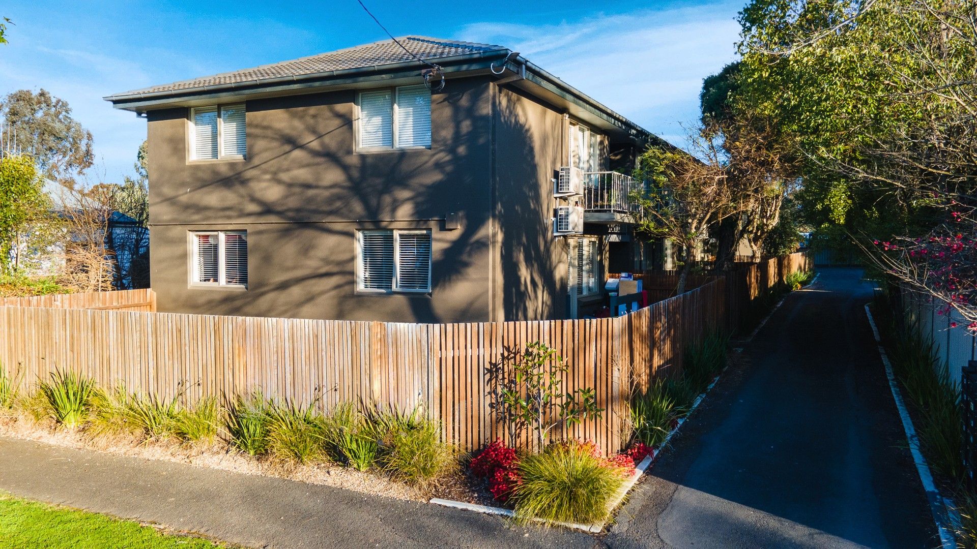 2 bedrooms House in 4/23 Hallam Street QUARRY HILL VIC, 3550