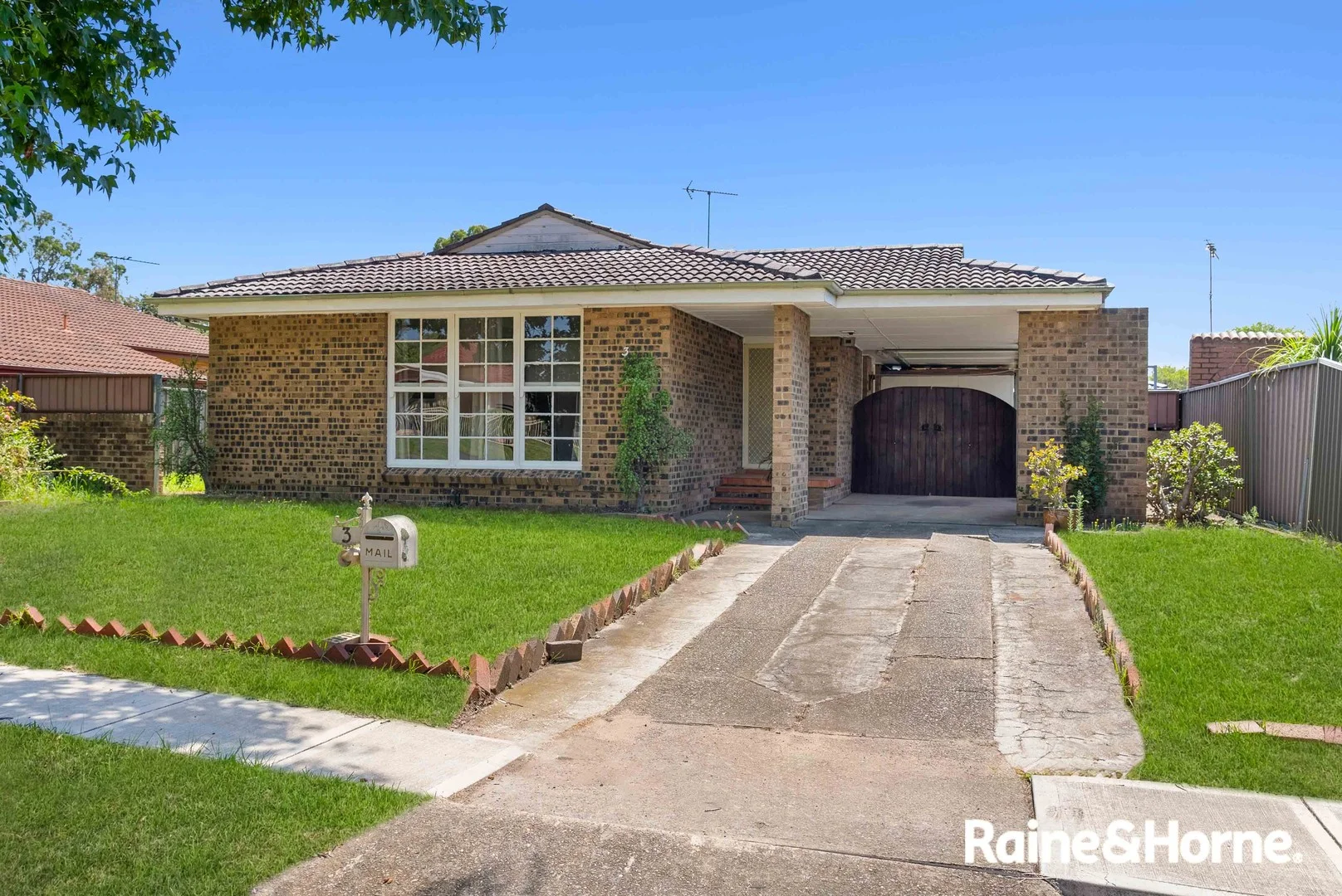 3 Canberra Street, St Johns Park NSW 2176