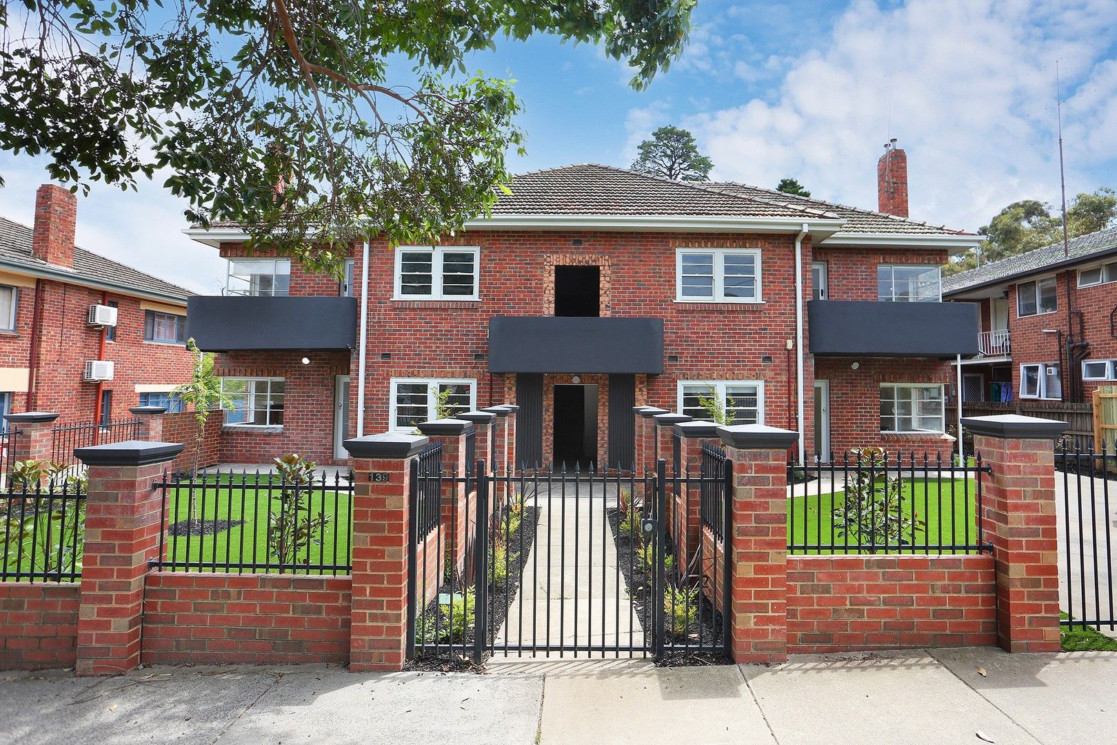 2 bedrooms Apartment / Unit / Flat in 1-4/139 Locksley Road IVANHOE VIC, 3079