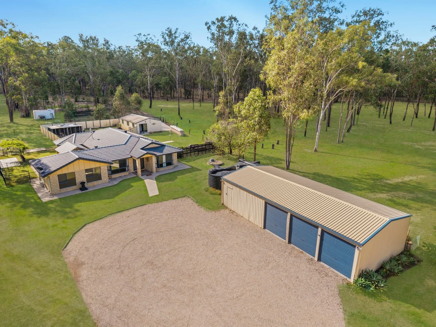 8 Lewis Court, Lockyer Waters QLD 4311