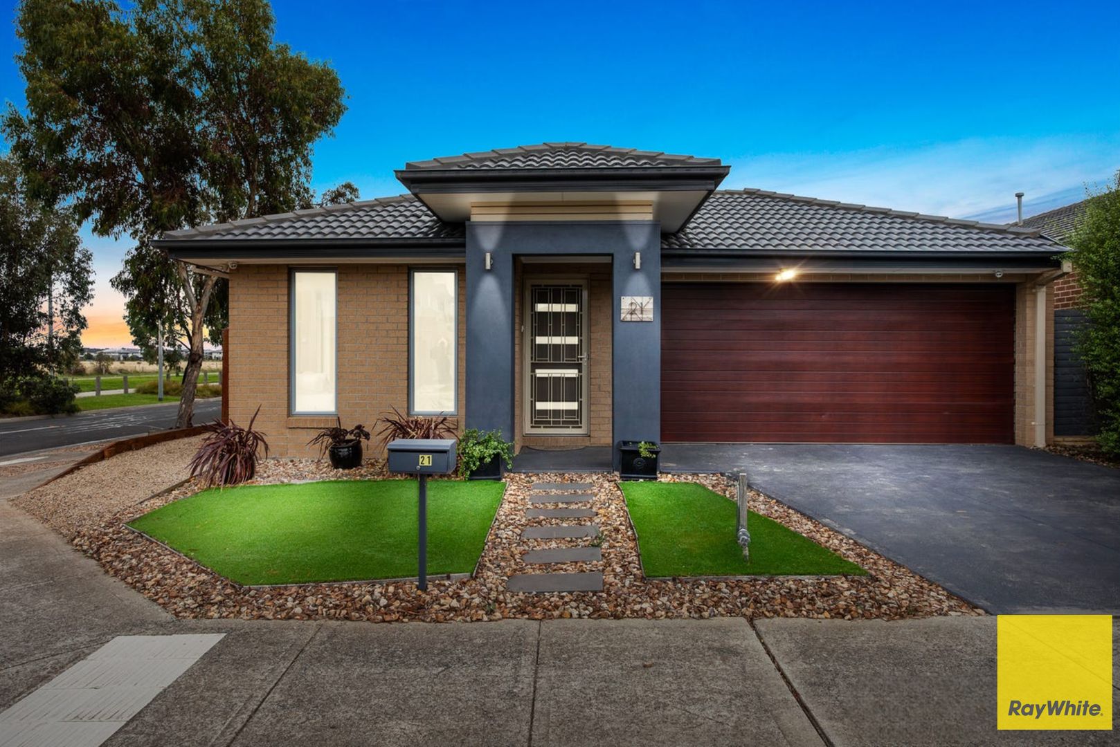 3 bedrooms House in 21 Martaban Crescent POINT COOK VIC, 3030
