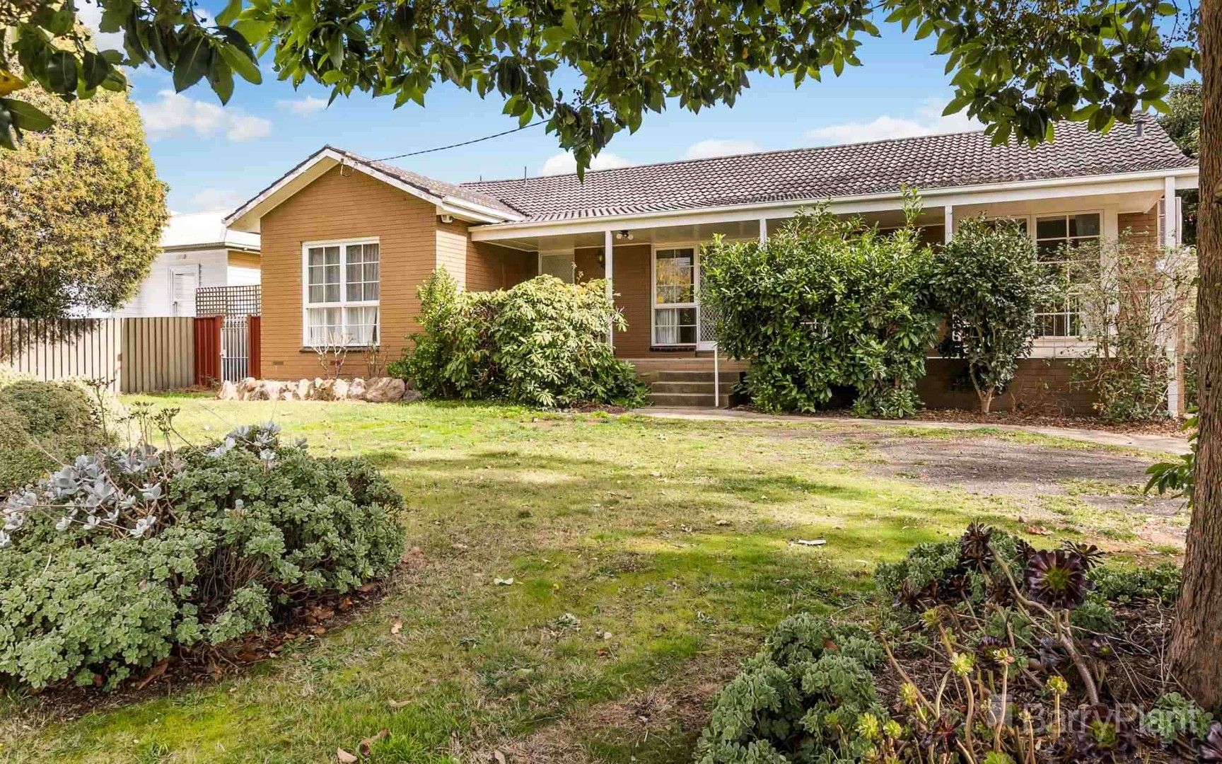 5 bedrooms House in 17 Hamilton Street KILMORE VIC, 3764