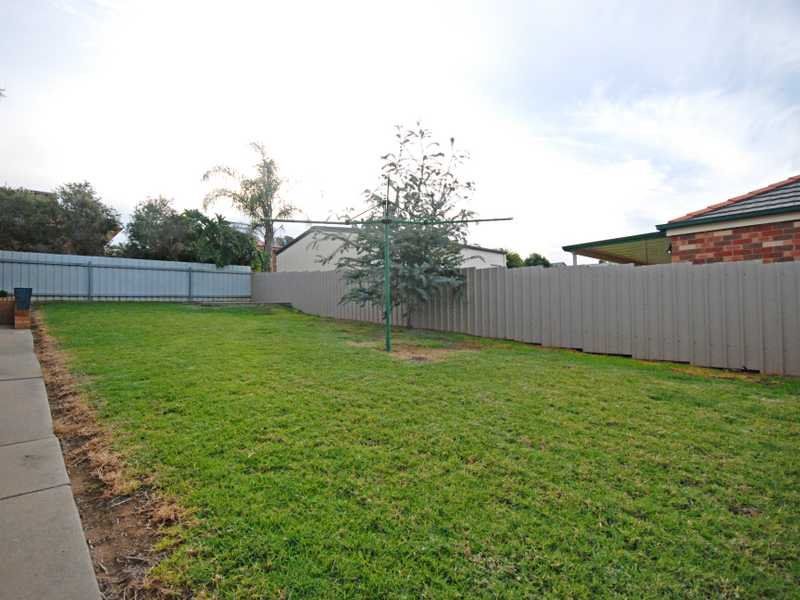 2/1 Nathan Place, KOORINGAL NSW 2650, Image 1