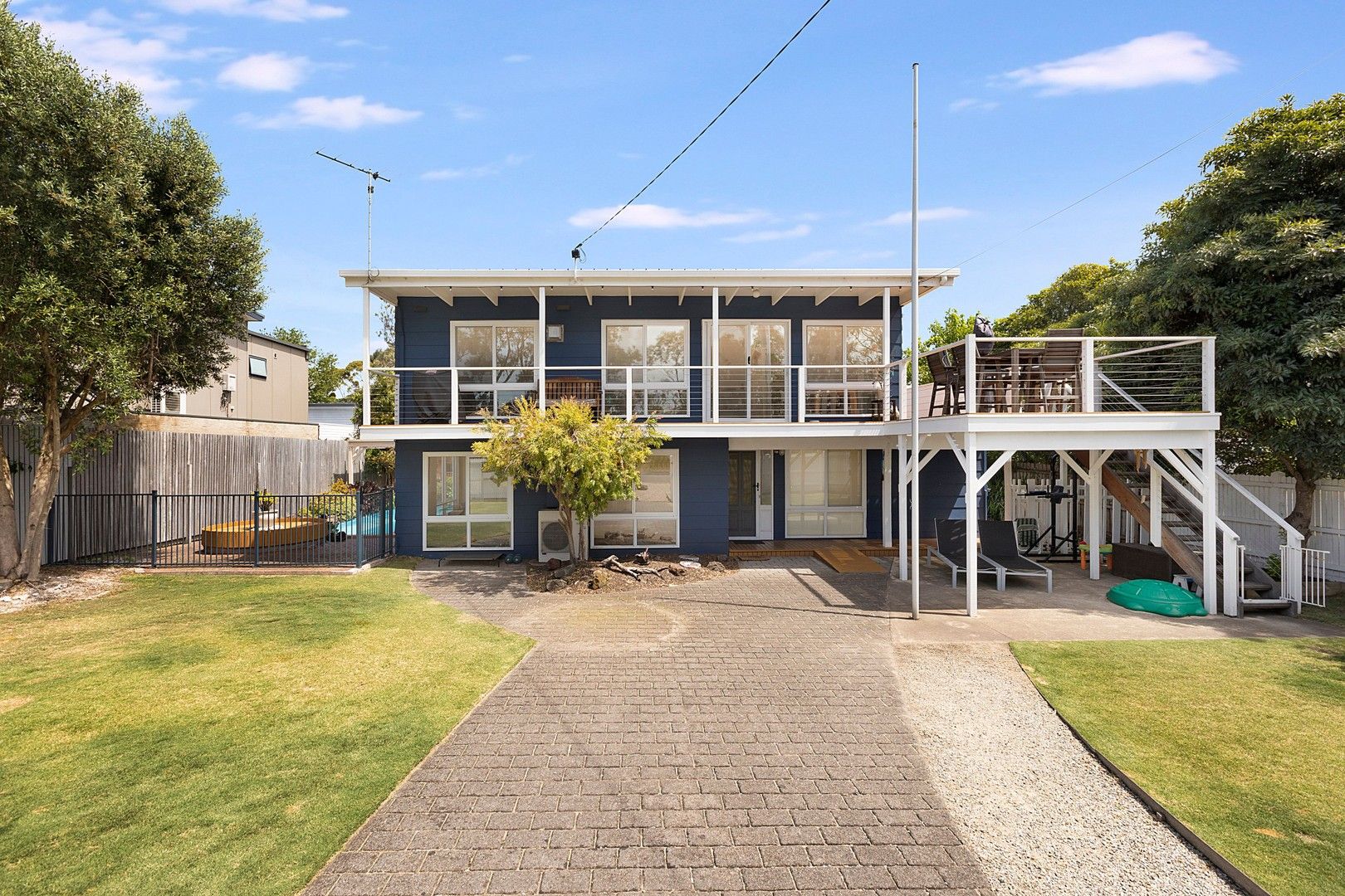 House in 4 River Parade, BARWON HEADS VIC, 3227