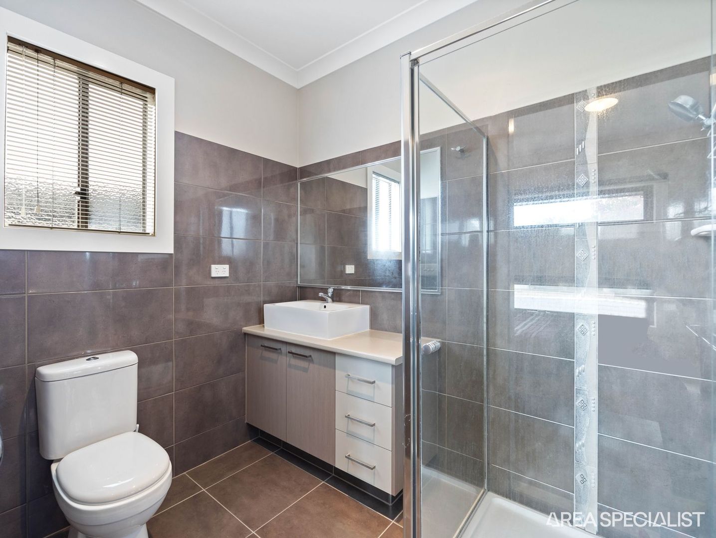 27 Edgewood Drive, Harkness VIC 3337, Image 2