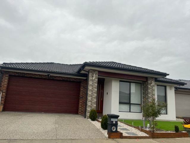 4 bedrooms House in 7 Dorcas Road MICKLEHAM VIC, 3064