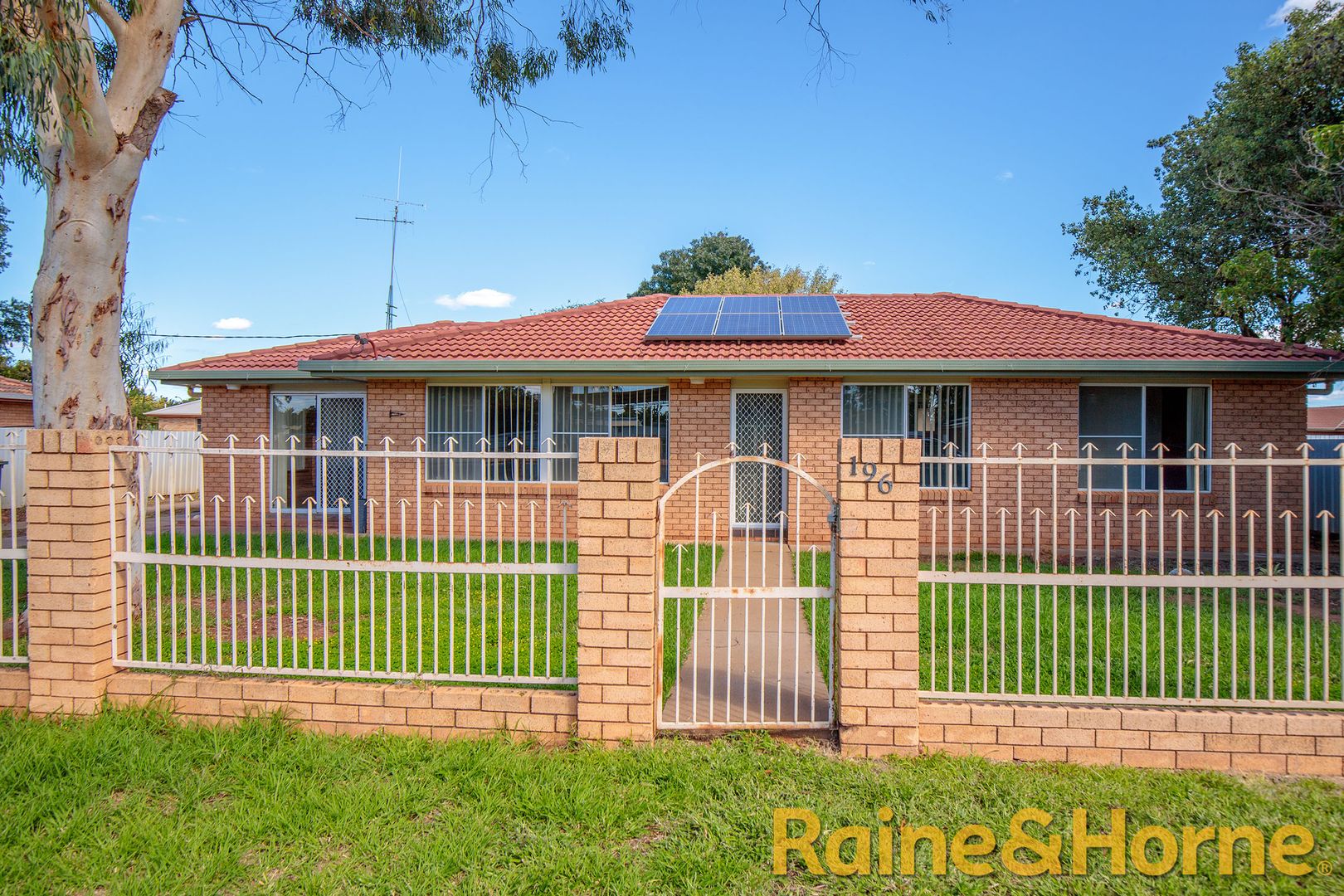 196 Cathundril Street, Narromine NSW 2821