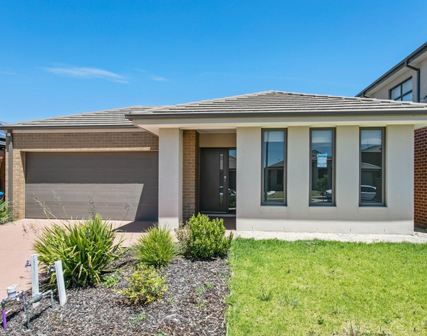 15 Greenglade Way, Cranbourne East VIC 3977