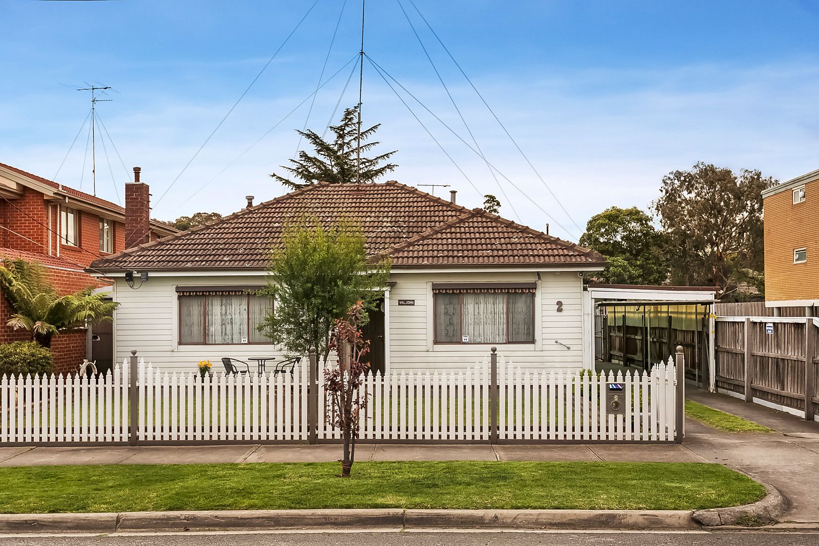 2 Brentwood Avenue, Pascoe Vale South Property History & Address