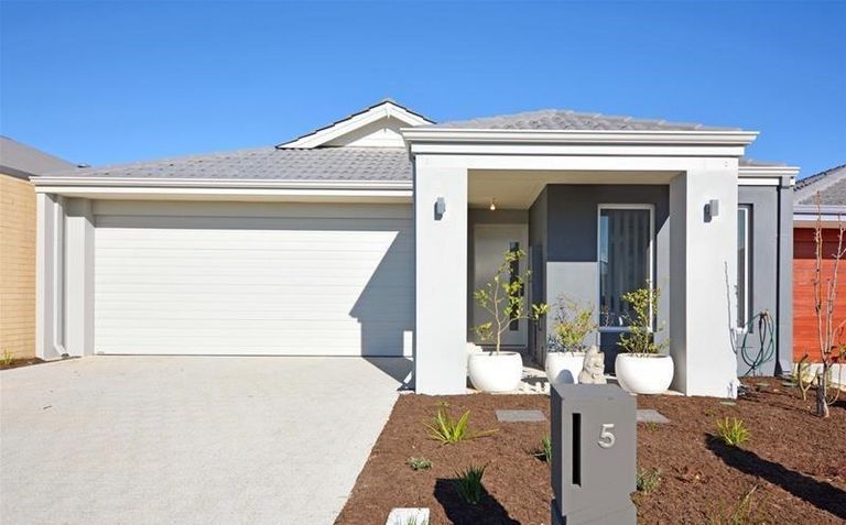 3 bedrooms House in 5 Partridge View ALKIMOS WA, 6038