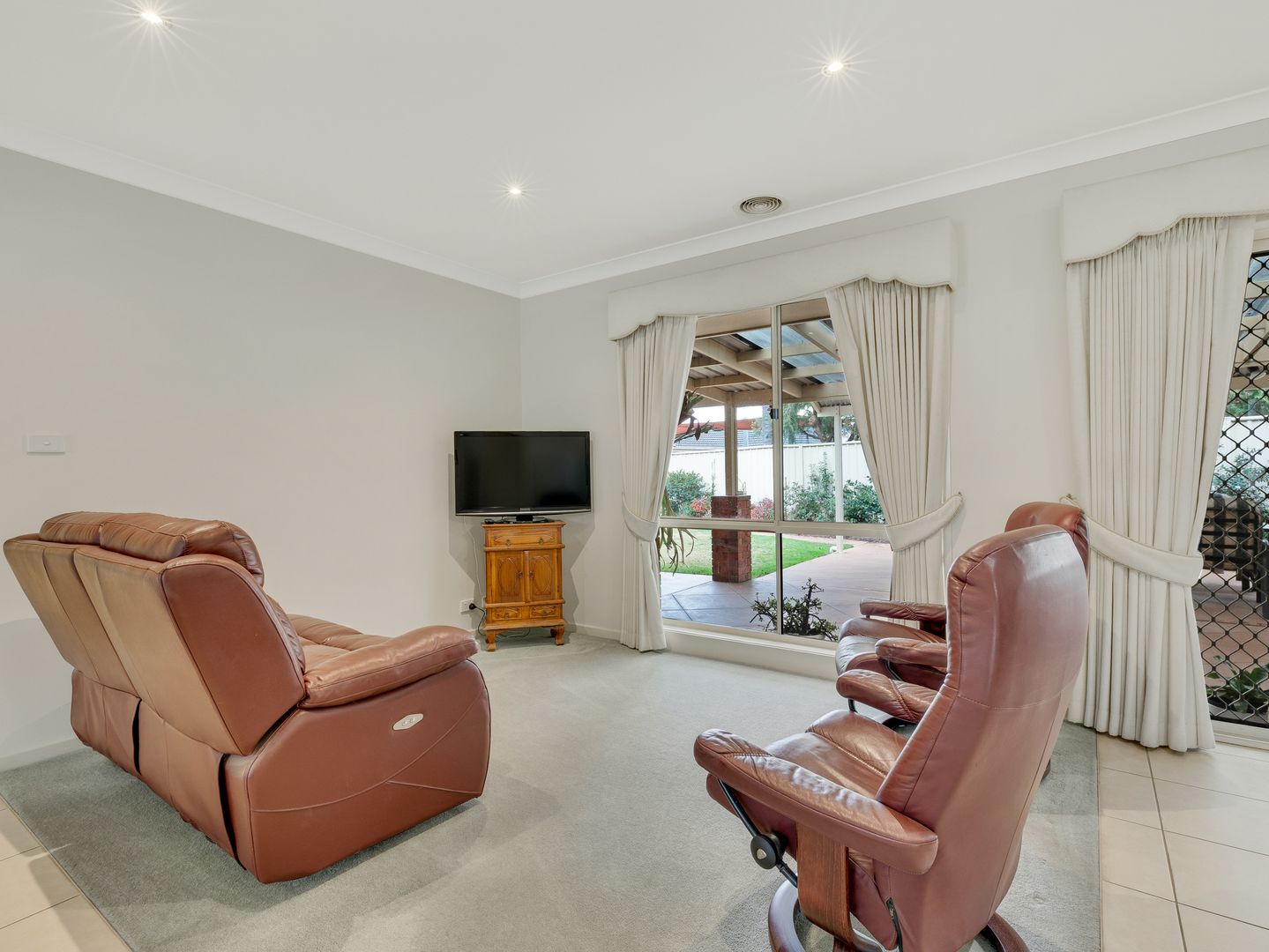 12 Peacock Place, Wangaratta VIC 3677, Image 2