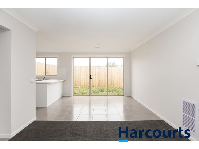 2/73 Victoria Street, Drouin VIC 3818, Image 2